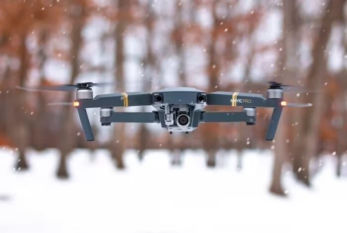 Exploring the Magic of Drones in the Night Sky with Stunning Light Displays