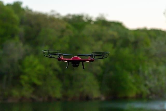 Top Picks for a 100 Dollar Drone with Camera That Deliver Impressive Performance